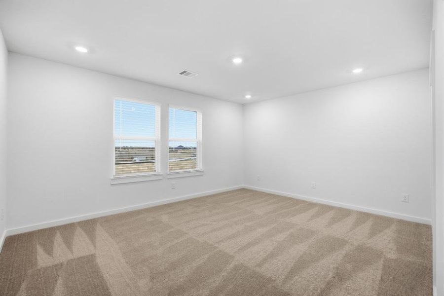 Spacious, unfurnished interior of a new home in , Iowa Colony (Image 22).