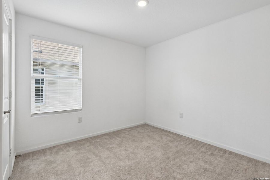 Spacious, unfurnished interior of a new home in Valle Sol, Von Ormy (Image 13).