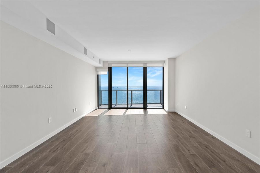 Spacious, unfurnished interior of a new home in , Pompano Beach (Image 26).