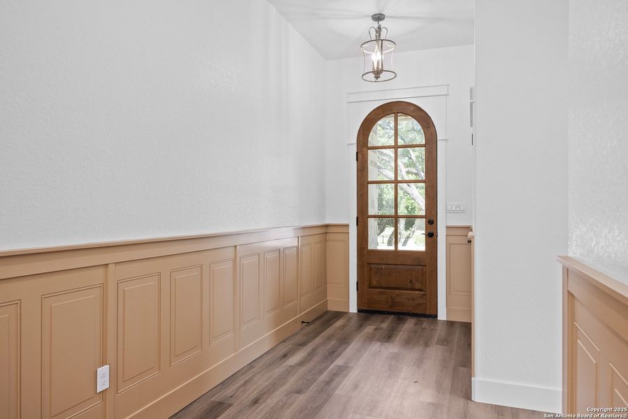 Spacious, unfurnished interior of a new home in , Kerrville (Image 18).