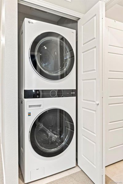 Stackable washer/dryer on second level.