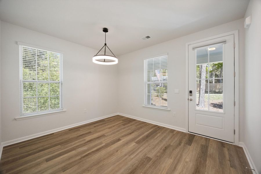 Spacious, unfurnished interior of a new home in , Beaufort (Image 19).