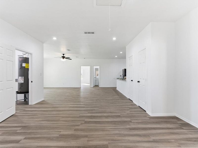 Spacious, unfurnished interior of a new home in , Kennedale (Image 24).