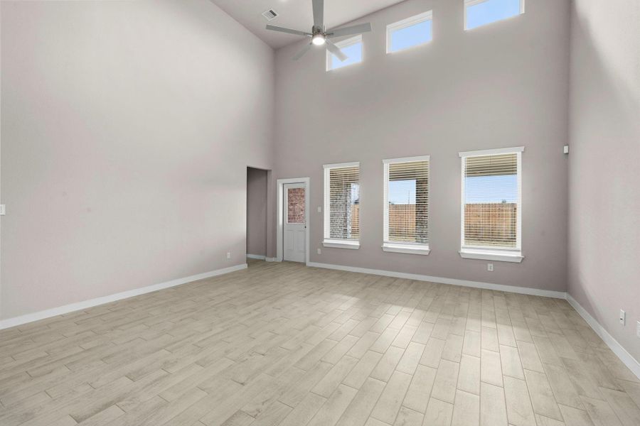 Spacious, unfurnished interior of a new home in Sunterra Lakes, Fulshear (Image 27).