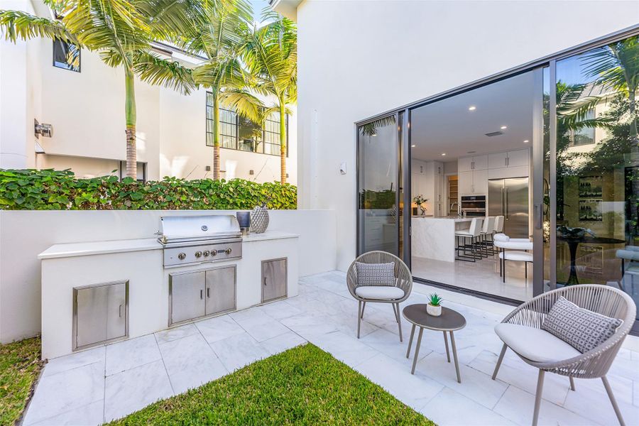 Exterior details and patio area of a home in , Fort Lauderdale (Image 2).
