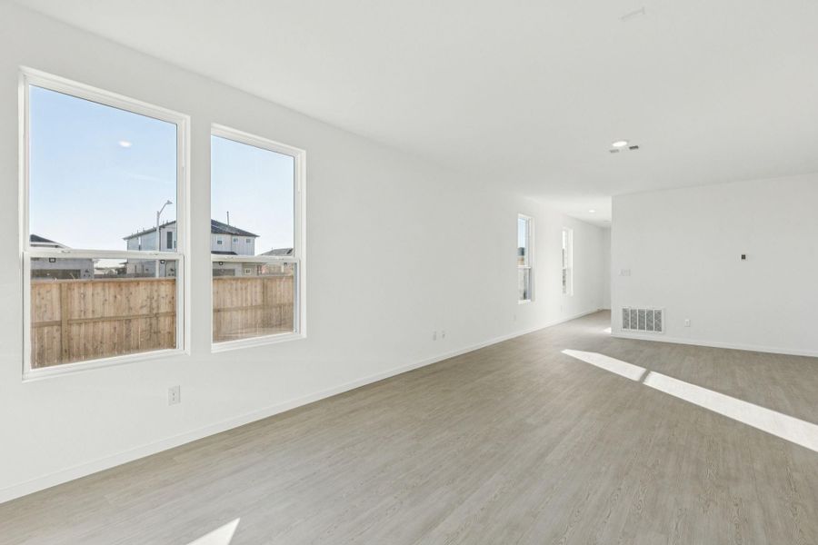 Spacious, unfurnished interior of a new home in Montgomery Bend, Montgomery (Image 24).
