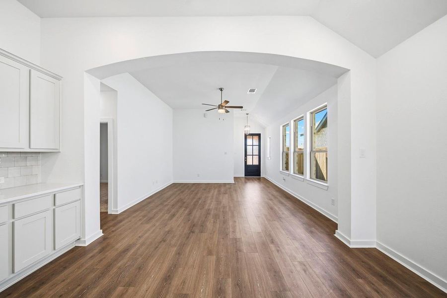 Spacious, unfurnished interior of a new home in Brookewater, Rosenberg (Image 15).