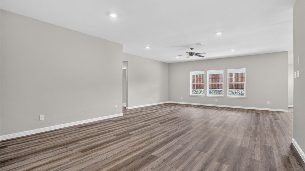 Representative unfurnished interior of a home built from the Fairmount by D.R. Horton in Sandstone Estates, Granbury (Image 13).