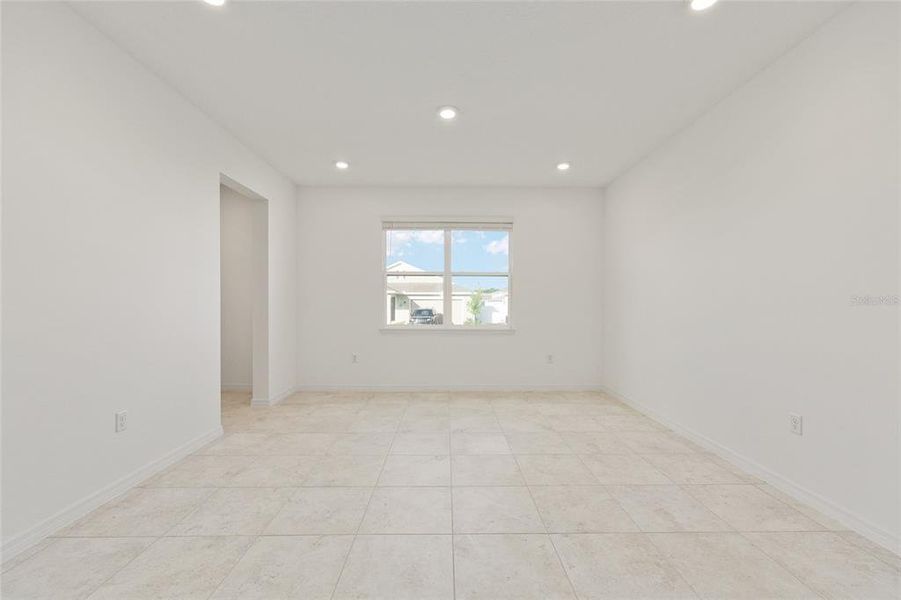 Spacious, unfurnished interior of a new home in Calesa Township, Ocala (Image 26).