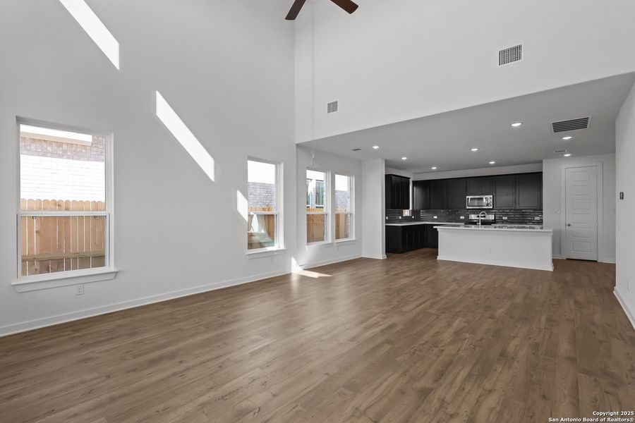 Spacious, unfurnished interior of a new home in Stillwater Ranch, San Antonio (Image 28). Spacious, unfurnished interior of a new home in Stillwater Ranch, San Antonio (Image 28).
