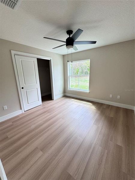 Spacious, unfurnished interior of a new home in , Ocala (Image 9).