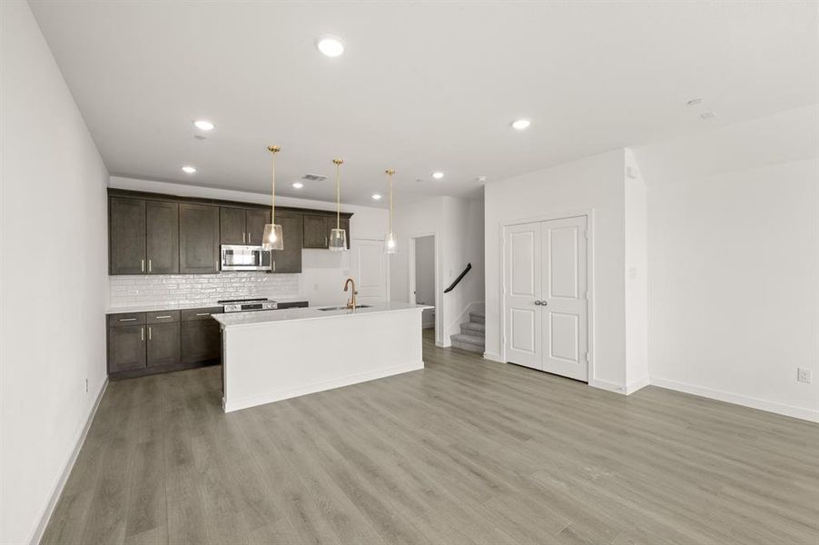 5704 Lakeview- Dining-1