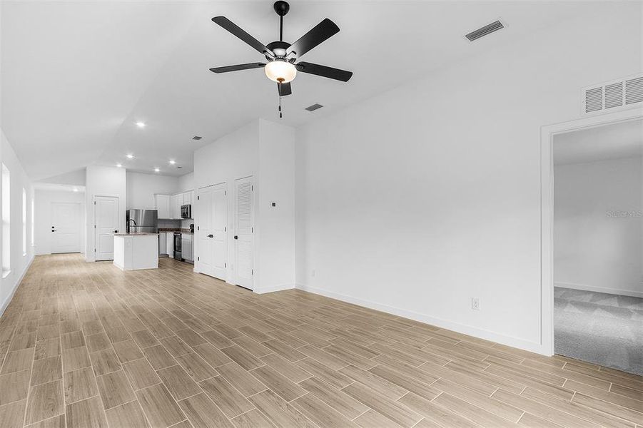 Spacious, unfurnished interior of a new home in Port Charlotte, North Port (Image 11).