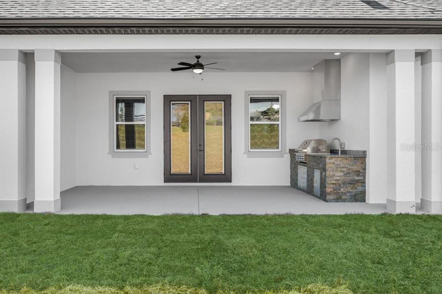Exterior details and patio area of a home in , Fruitland Park (Image 4).