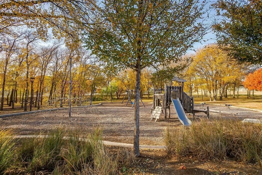 Community amenities in Prairie Oaks, Oak Point (Image 34).