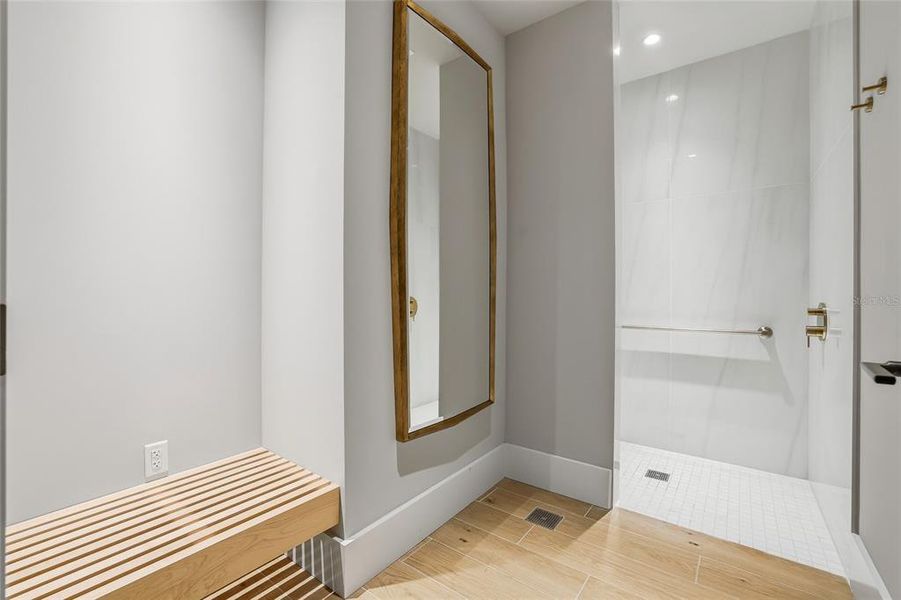 Spacious, unfurnished interior of a new home in , St. Petersburg (Image 66).