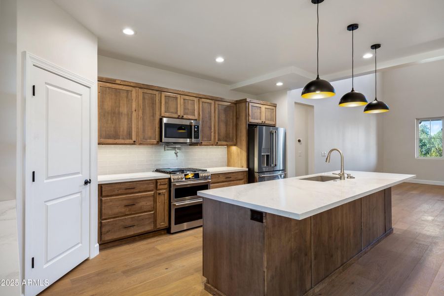 2268RoundaboutCir-HeberOvergaardAZ-15 2268RoundaboutCir-HeberOvergaardAZ-15