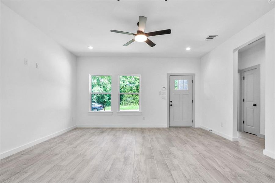 Spacious, unfurnished interior of a new home in , Mabank (Image 9). Spacious, unfurnished interior of a new home in , Mabank (Image 9).