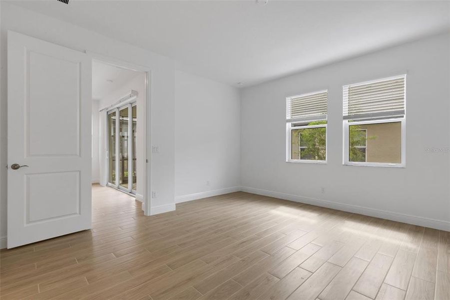 Spacious, unfurnished interior of a new home in Sweetwater at Lakewood Ranch, Lakewood Ranch (Image 33).
