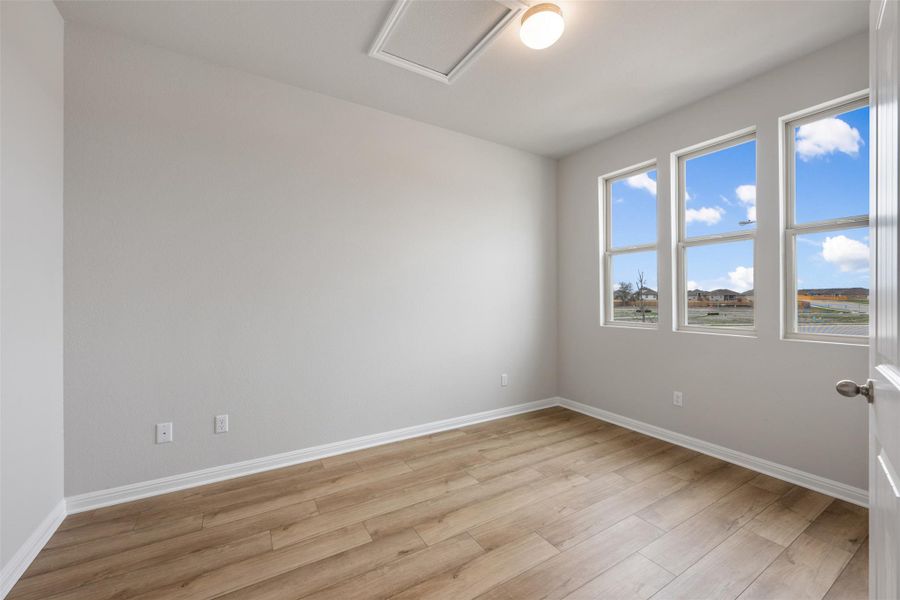 Photos are representative images and renderings for illustrative purposes only. Actual structural options and design images of the home may vary.