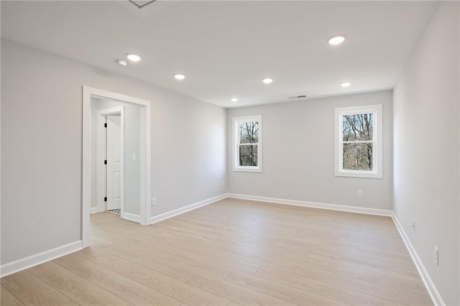 Spacious, unfurnished interior of a new home in Oak Valley Estates, Marietta (Image 24).