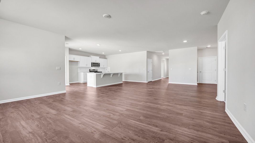 Spacious, unfurnished interior of a new home in Sease's Pond, Gilbert (Image 16).