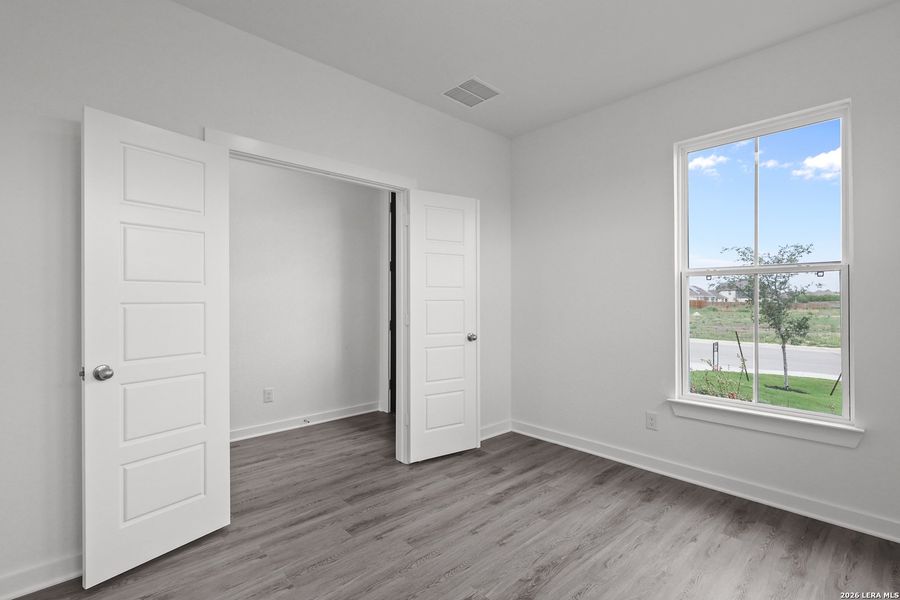 Spacious, unfurnished interior of a new home in Sunflower Ridge, New Braunfels (Image 34).