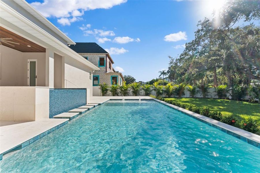 Exterior details and patio area of a home in , Tampa (Image 35).
