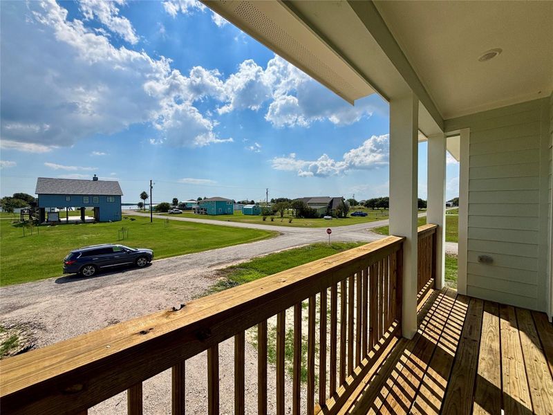Exterior details and patio area of a home in , Palacios (Image 20).