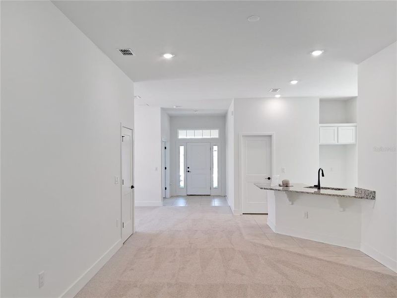 Spacious, unfurnished interior of a new home in Arbor Park, Leesburg (Image 7).