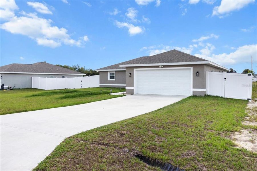 Front exterior of a new home in , Ocala, FL, highlighting curb appeal (Image 25).