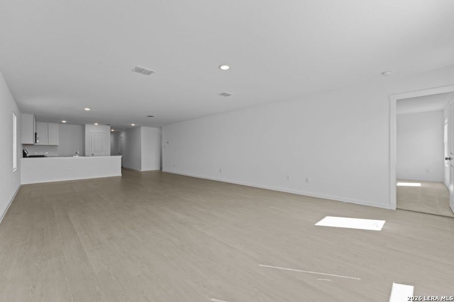 Spacious, unfurnished interior of a new home in Friendship Oaks, Fredericksburg (Image 21).