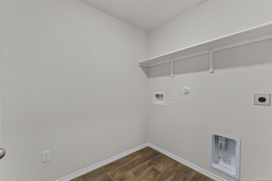 Spacious, unfurnished interior of a new home in Laurel Vistas, San Antonio (Image 22).