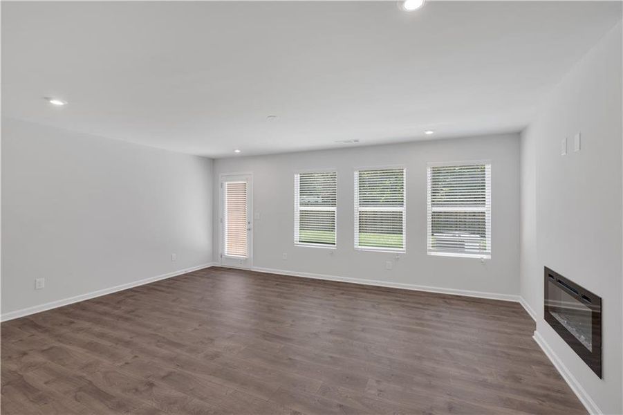 Spacious, unfurnished interior of a new home in Village Green, Adairsville (Image 32).