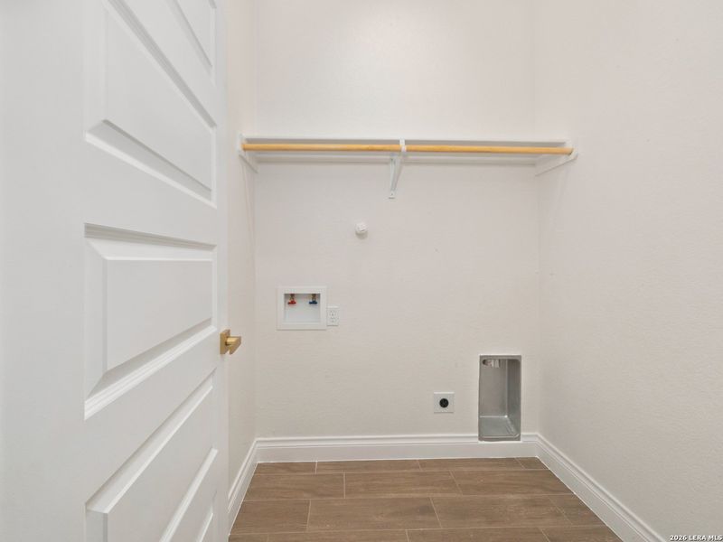 Spacious, unfurnished interior of a new home in , Elmendorf (Image 27).
