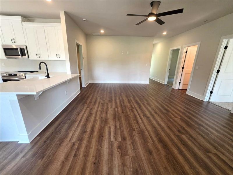 Spacious, unfurnished interior of a new home in , Dallas (Image 12).