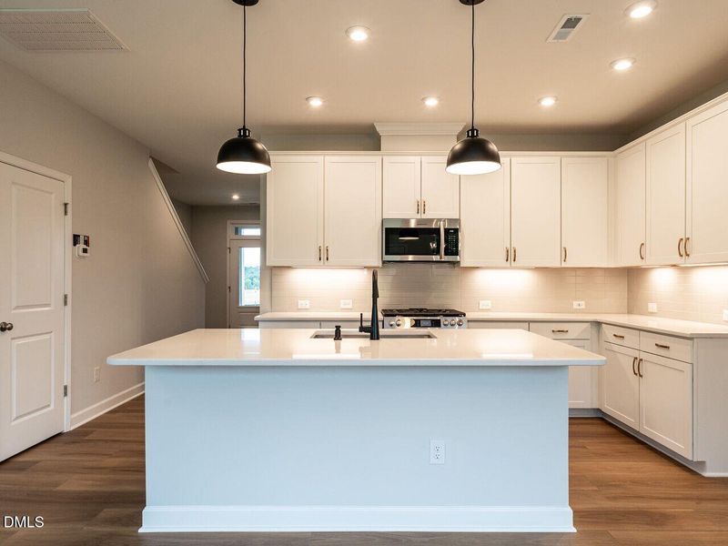 013-1280x960-kitchen