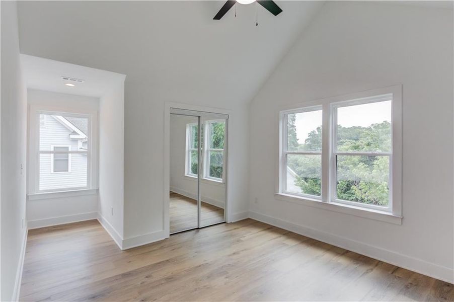 Spacious, unfurnished interior of a new home in , Jefferson (Image 23).