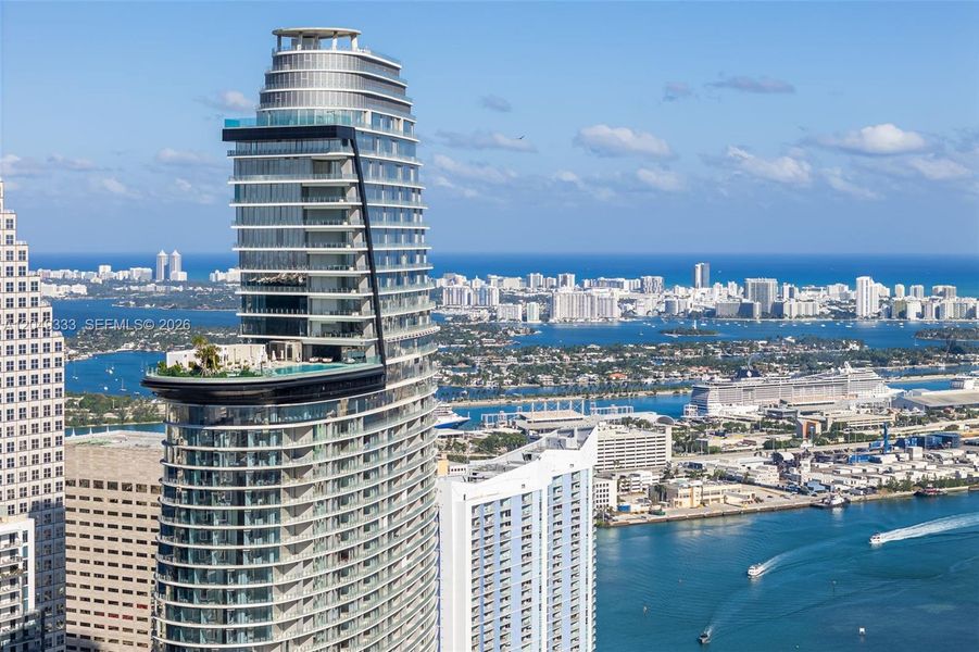 Condo located in Miami, FL showcasing its design and architecture (Image 26).