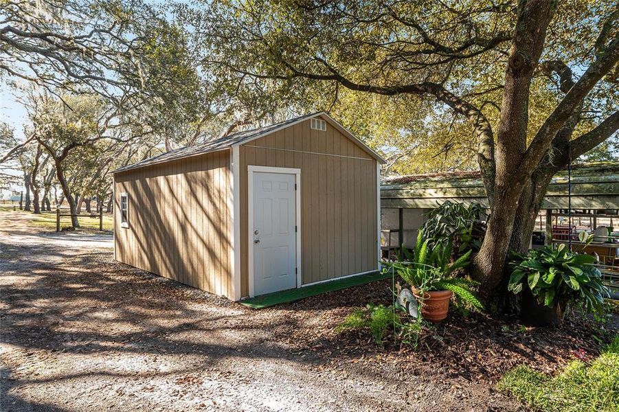 Exterior details and patio area of a home in , Weirsdale (Image 22).