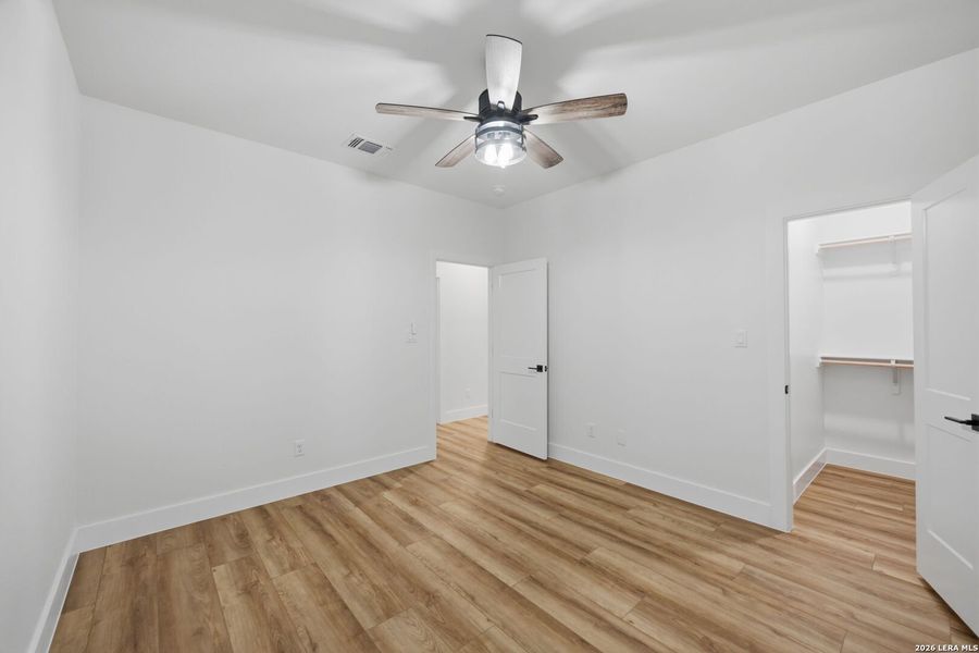 Spacious, unfurnished interior of a new home in , Canyon Lake (Image 31).