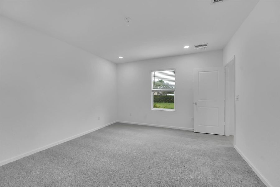 Spacious, unfurnished interior of a new home in Bent Creek: The Meadows Collection, Fort Pierce (Image 25).