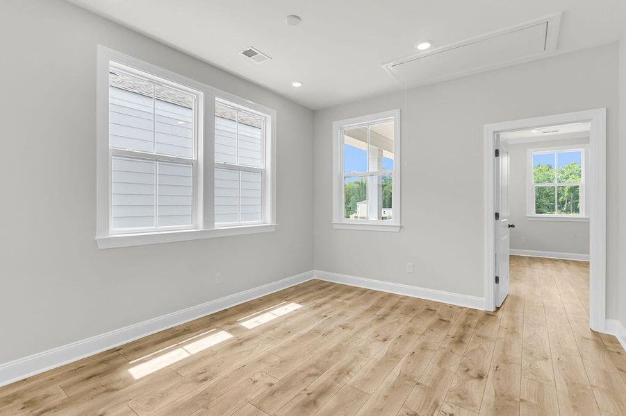 Spacious, unfurnished interior of a new home in Heron Preserve, Hanahan (Image 18).