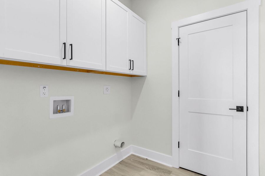 Spacious, unfurnished interior of a new home in , Charleston (Image 28).