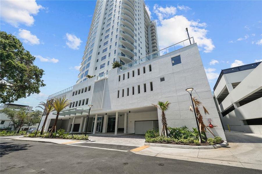 Condo located in Tampa, FL showcasing its design and architecture (Image 35). Condo located in Tampa, FL showcasing its design and architecture (Image 35).