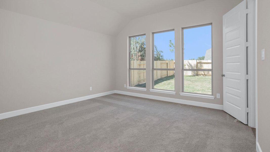 Spacious, unfurnished interior of a new home in Evergreen, Conroe (Image 14).