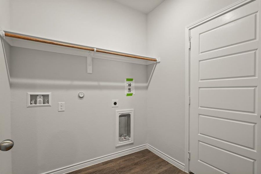 Furnished interior view inside a new home in Sycamore Landing, Fort Worth (Image 9). Furnished interior view inside a new home in Sycamore Landing, Fort Worth (Image 9).