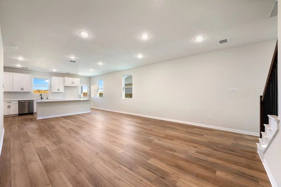 Spacious, unfurnished interior of a new home in Patterson Ranch, Georgetown (Image 23).