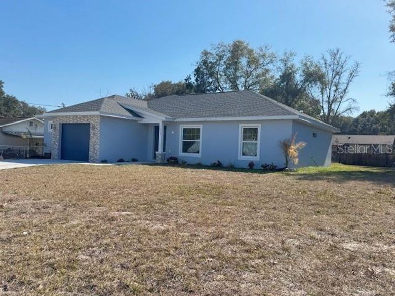 Exterior details and patio area of a home in , Ocklawaha (Image 21).