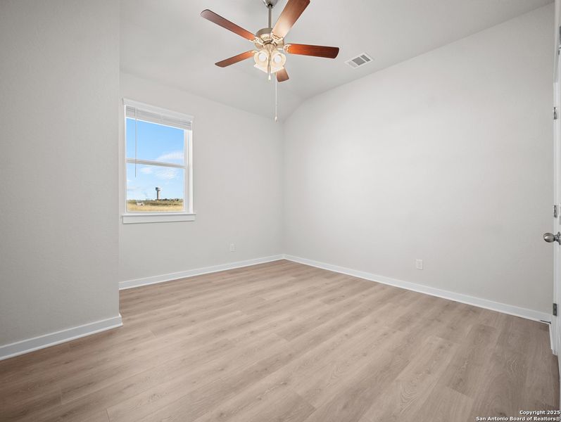 Spacious, unfurnished interior of a new home in Weltner Farms, New Braunfels (Image 10).